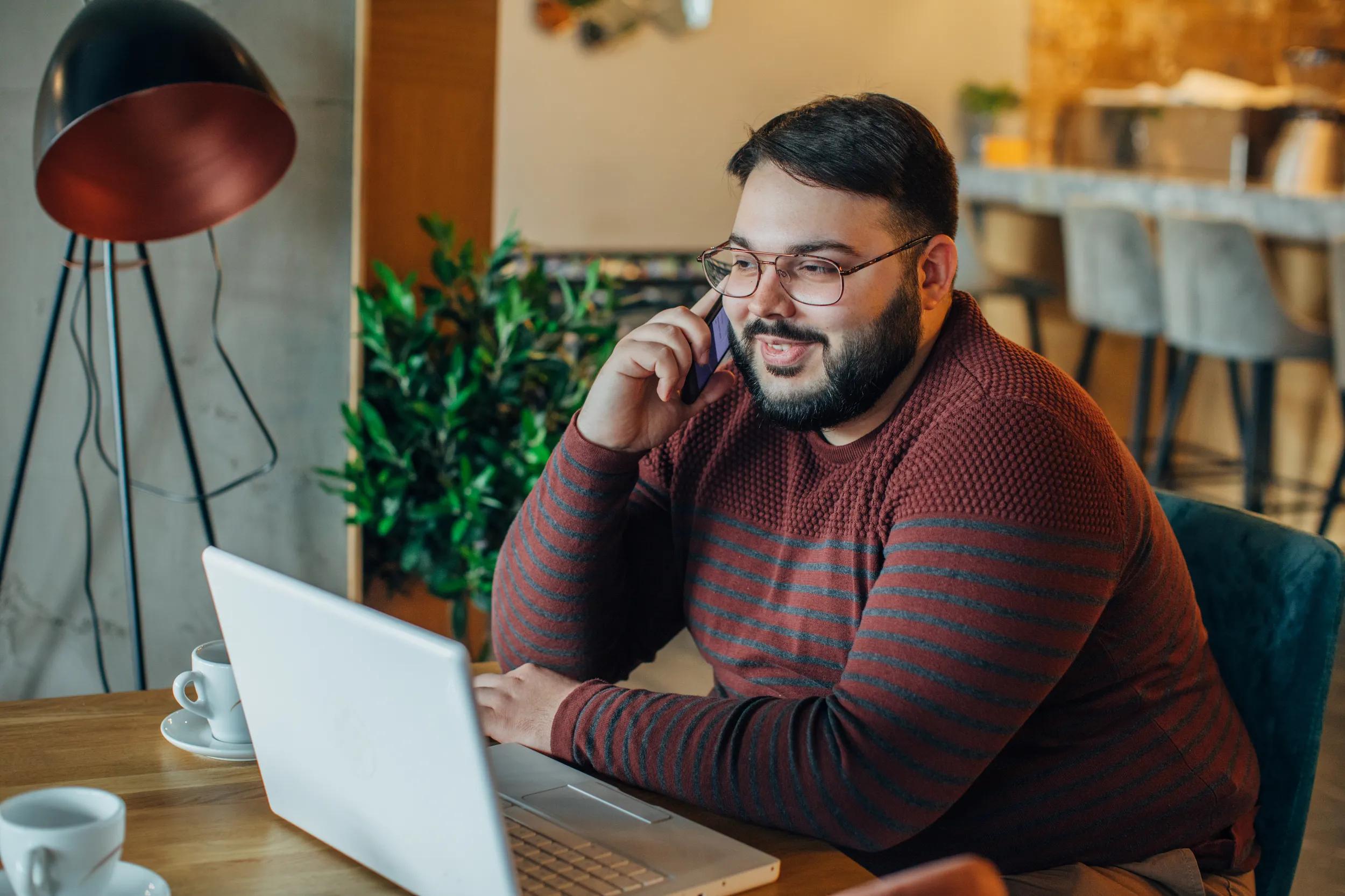 Man working on laptop in cafe