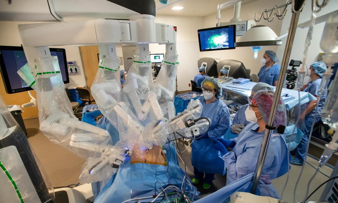 Photos of Colorectal Robotic Surgery performed by Dr Bogdan Protyniak